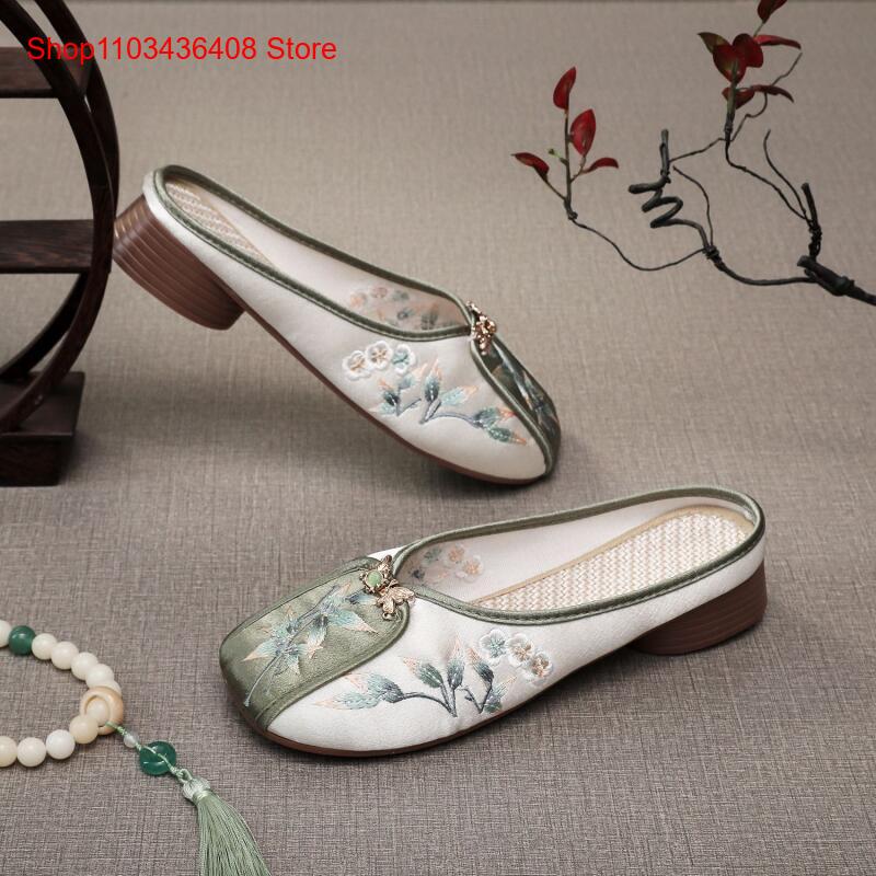 Neue bestickte Hausschuhe für  – New Ethnic Fashion Bewertung und Preis